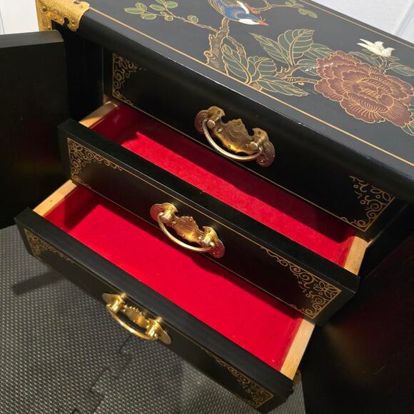 Vintage and hand painted jewelry box from the 1970s made in Taiwan. - Picture 7 of 7